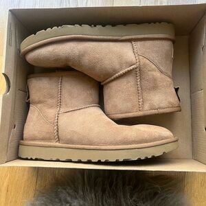 UGG classic mini II Ankle Boots